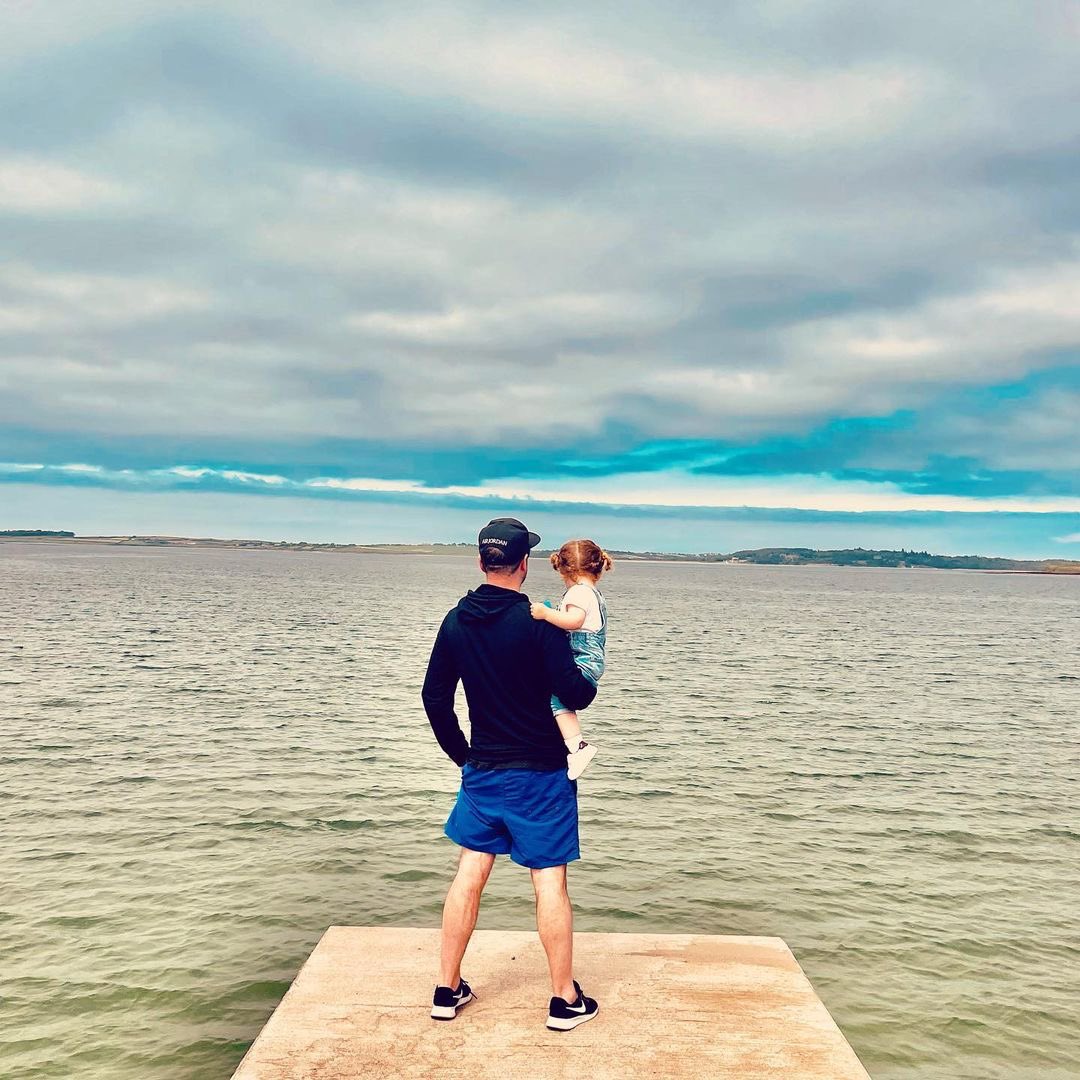 📷@MarkusFeehily: “Happy #Pride from sunny Sligo 🏳️‍🌈” ©️ instagram.com/markusmoments Ahhh THIS PHOTO…! 🥲♥️🤩 🏳️‍🌈💕🇮🇪