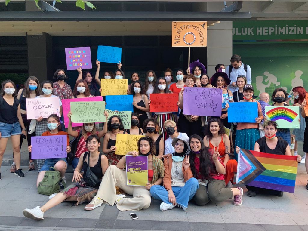 İstanbul Sözleşmesi’nden vazgeçmiyoruz! 

#İstanbulSözlesmesiBizimdir
#DanıștayYürütmeyiDurdur