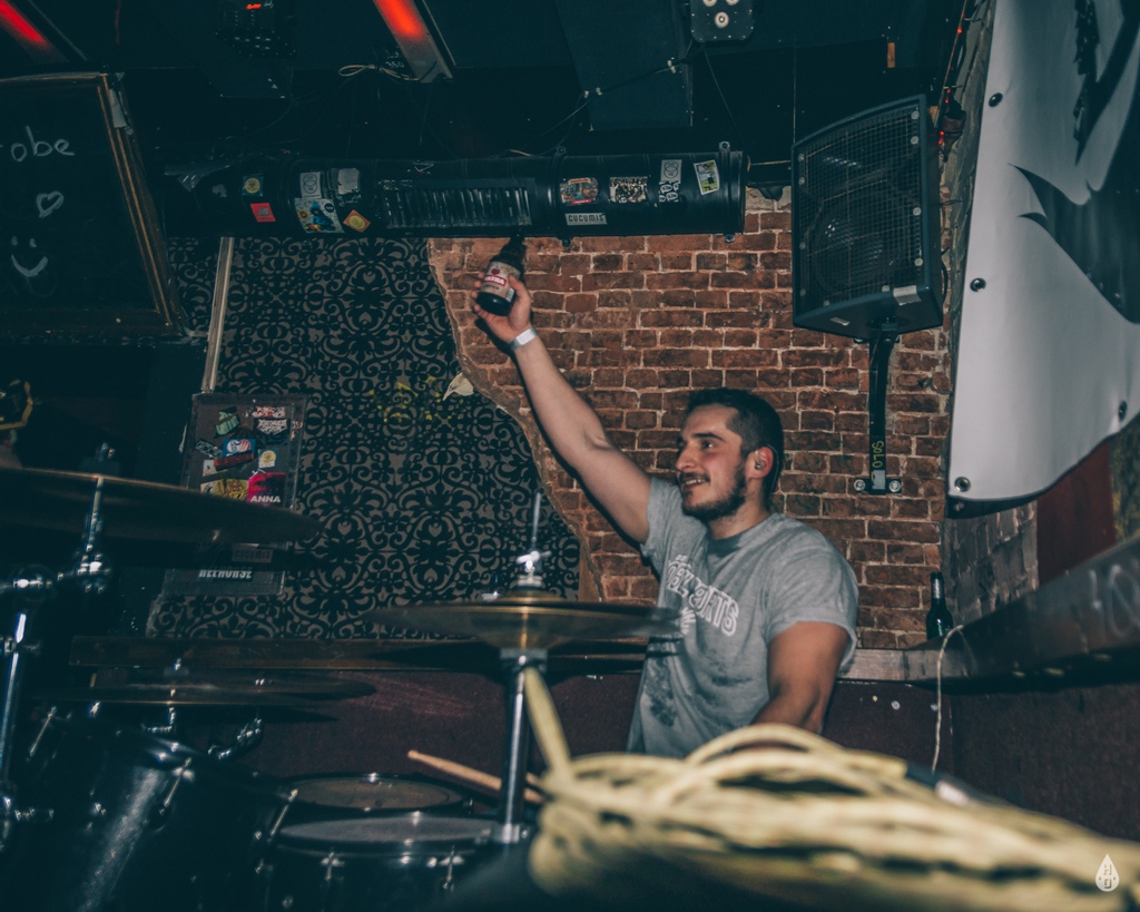 JohnnyRandale's tweet photo. It's nearly friday! What you fellas up to on the weekend?

.

.

.

#weekend #poppunk #pizza #netflix #party #blink182 #sum41 #berlin #drummer #beers https://t.co/g66RwCzjfC