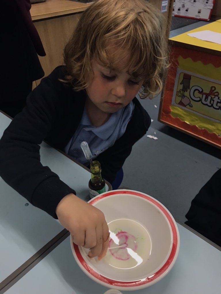 edwardeldersch's tweet image. Science Week Day 4! Reception have been exploring food colouring by making underwater fireworks. We also watched the colours separate in milk. What a colourful afternoon! #miniscientists