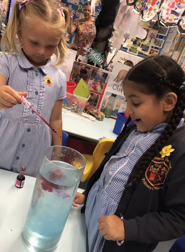 edwardeldersch's tweet image. Science Week Day 4! Reception have been exploring food colouring by making underwater fireworks. We also watched the colours separate in milk. What a colourful afternoon! #miniscientists