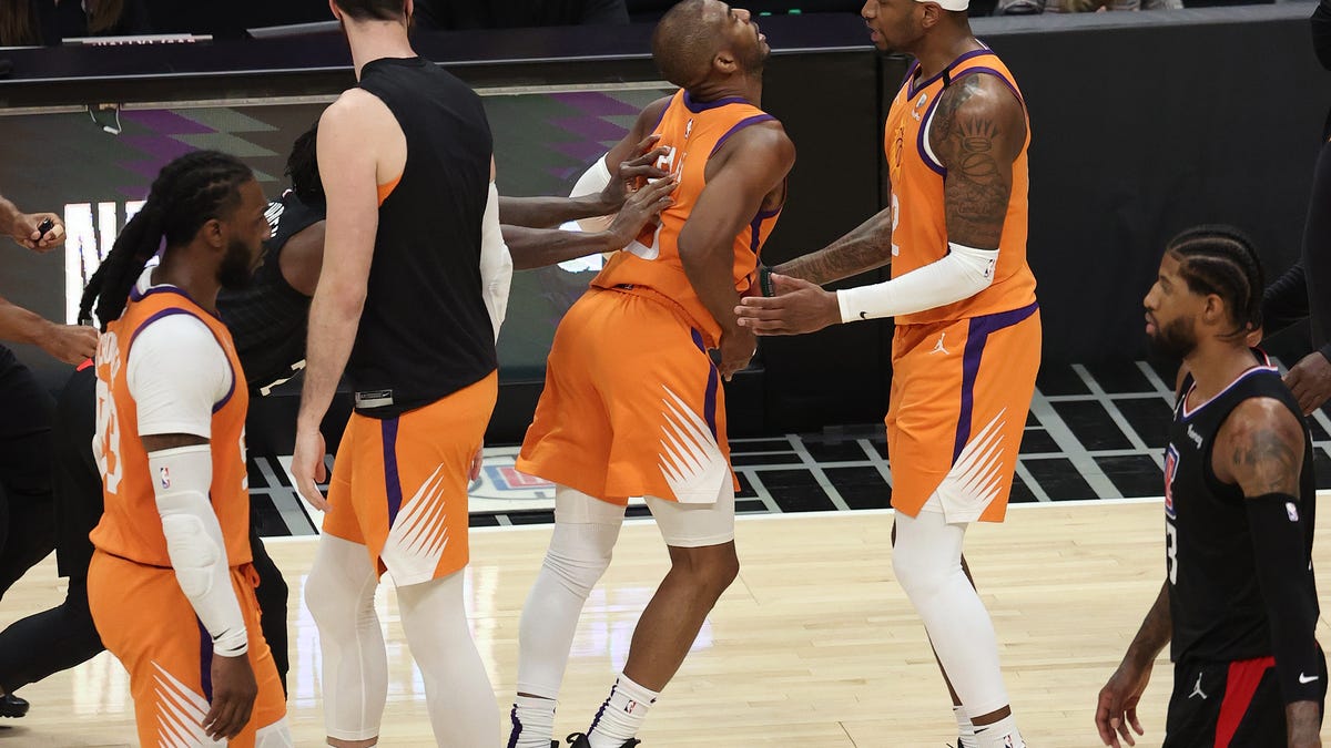 Deadspin tweet media