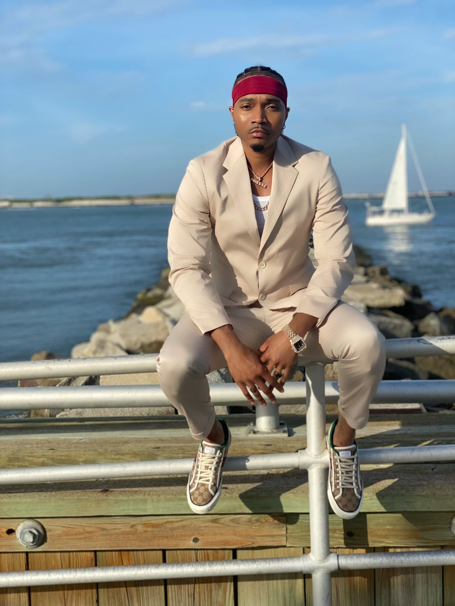 ARTSINGZ's tweet image. A birthday is the first day of another lovely year,A year of new tomorrows that is shining, bright and clear,
A year of possibilities as endless as the sky, and a chance to meet the challenges in everything you try.  #kingday #art #artist #model #actor #singersongwriter #love