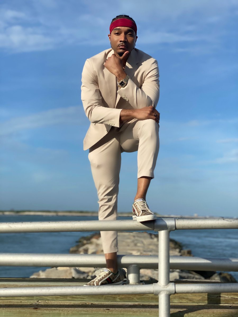 ARTSINGZ's tweet image. A birthday is the first day of another lovely year,A year of new tomorrows that is shining, bright and clear,
A year of possibilities as endless as the sky, and a chance to meet the challenges in everything you try.  #kingday #art #artist #model #actor #singersongwriter #love