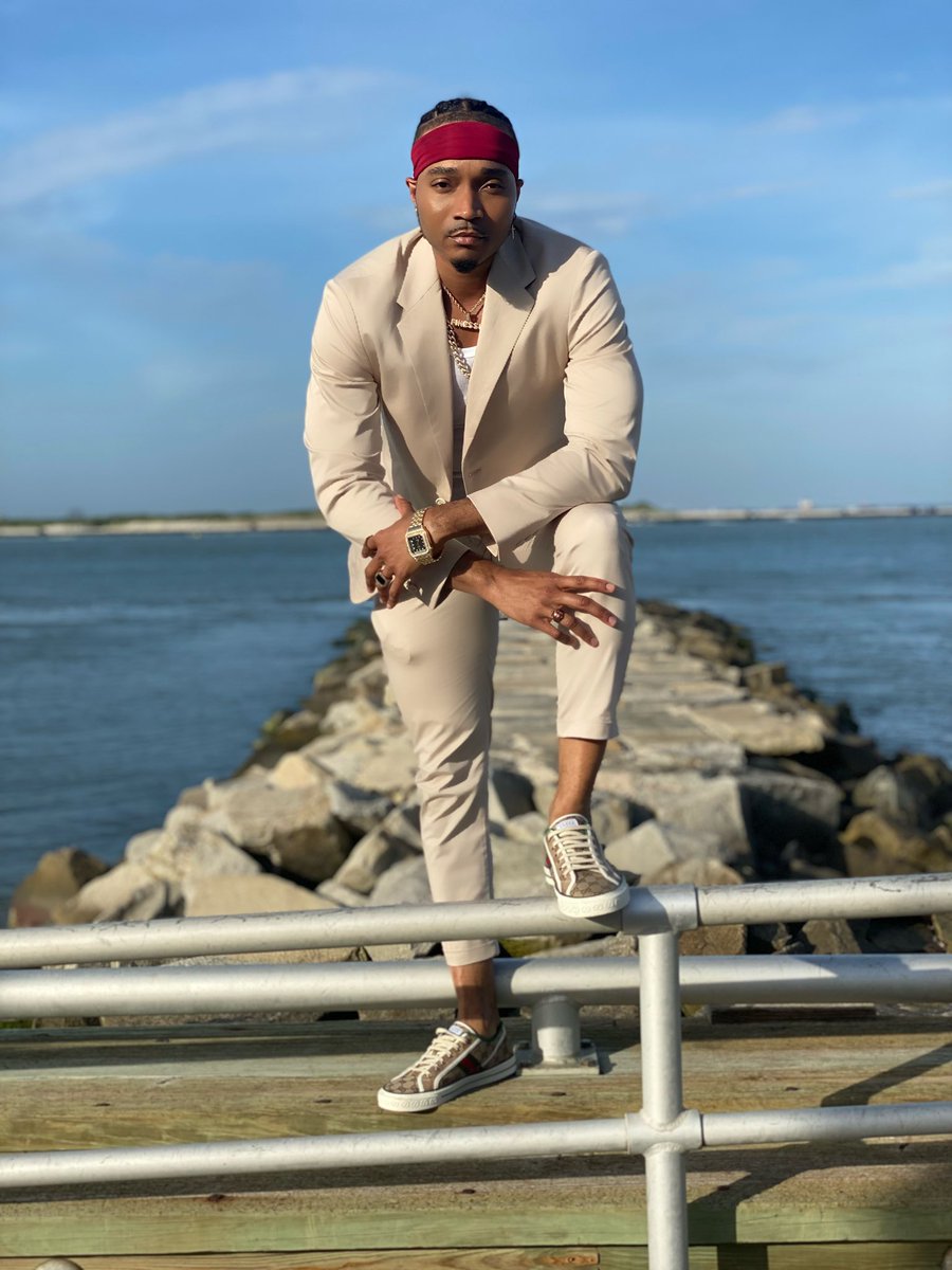 ARTSINGZ's tweet image. A birthday is the first day of another lovely year,A year of new tomorrows that is shining, bright and clear,
A year of possibilities as endless as the sky, and a chance to meet the challenges in everything you try.  #kingday #art #artist #model #actor #singersongwriter #love