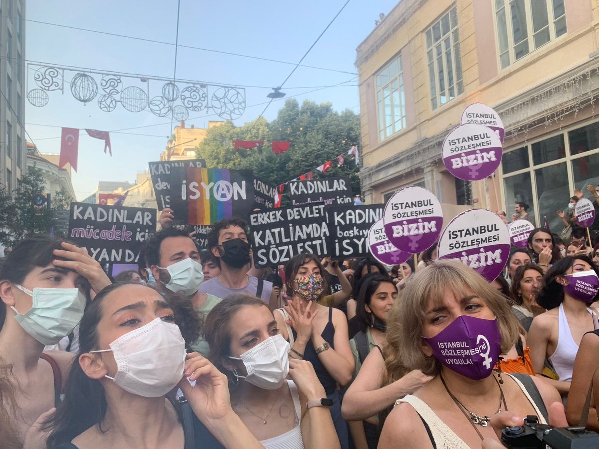 Guldenay007's tweet photo. #1TemmuzdaİsyanVar 
#İstanbulSoezlesmesiBizim 
#Turkey has formally left the #IstanbulConvention today and thousands of women have gathered to tell everyone #WedonotacceptThisdecision #Vazgecmiyoruz #wedonotbackdown https://t.co/1NDvIV9lqj