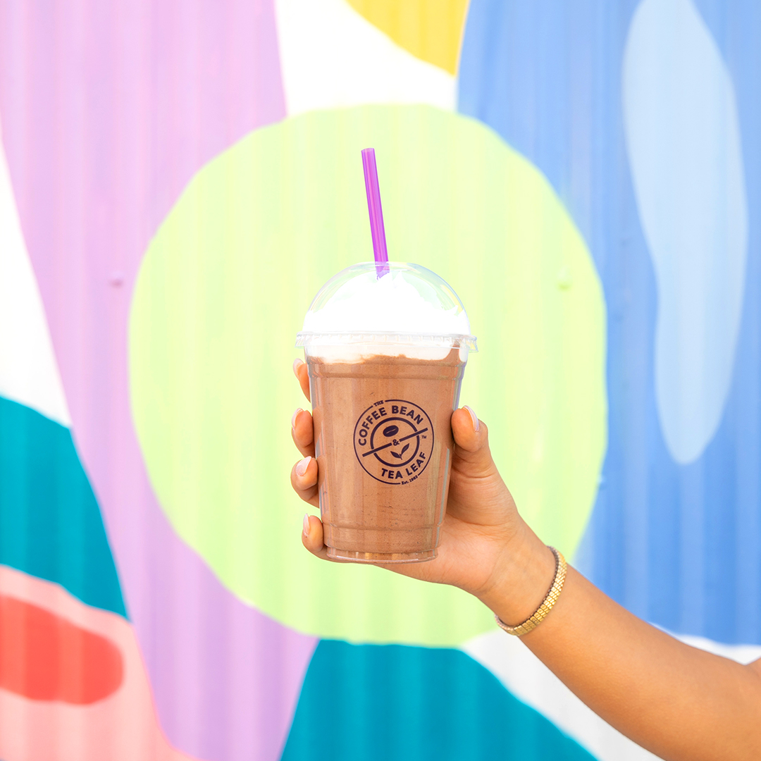 TheCoffeeBean's tweet image. Your SoCal summer essential: Mocha Ice Blended drink😋
