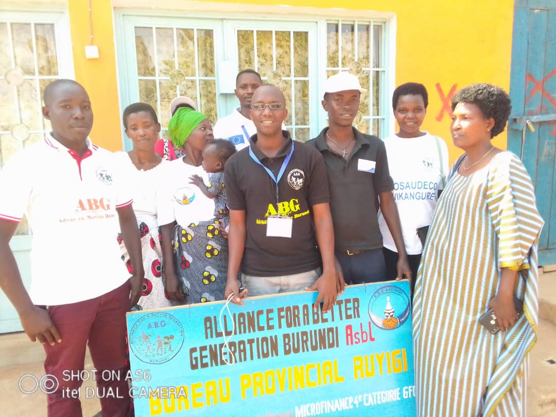 Gervais Ntirampeba (@gervaisntiramp2) on Twitter photo "Ukwikukira nyakuri ni ukwitezimbere utarinze kuzera inze"
Ishirahamwe ABG Burundi antenne RUYIGI ryifadikanije n'abandi Barundi insinzi mukwigina umusi mukuru wo kwikukira ugira 59 narirya iryo shirahamwe ABG Burundi ryigisha urwaruka kwiteza imbererutazeyinze.#independancyday# "Ukwikukira nyakuri ni ukwitezimbere utarinze kuzera inze"
Ishirahamwe ABG Burundi antenne RUYIGI ryifadikanije n'abandi Barundi insinzi mukwigina umusi mukuru wo kwikukira ugira 59 narirya iryo shirahamwe ABG Burundi ryigisha urwaruka kwiteza imbererutazeyinze.#independancyday#