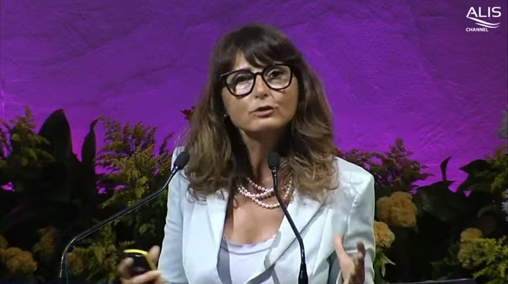 TIM_Enterprise's tweet image. "#TIM sta sperimentando un'innovativa soluzione di #CloudRobotics, che consentirà di gestire da remoto un’intera flotta di #droni, controllandoli con apposita consolle, da una location diversa dal sito di volo."
@IVANABORRELLI conclude il suo intervento a #ItaliaInMovimento