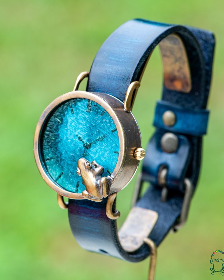 conconcool's tweet image. frog loaf / 蛙の香箱座り
🐸カエルはホント可愛い💚