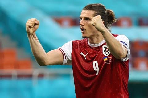 ConcodeNews's tweet image. RB lepzing wataachana na kiungo wao mchezeshaji wa Austria Marcel sabitzer .huku kiungo huyo akiwindwa na Arsenal,roma na AC millan