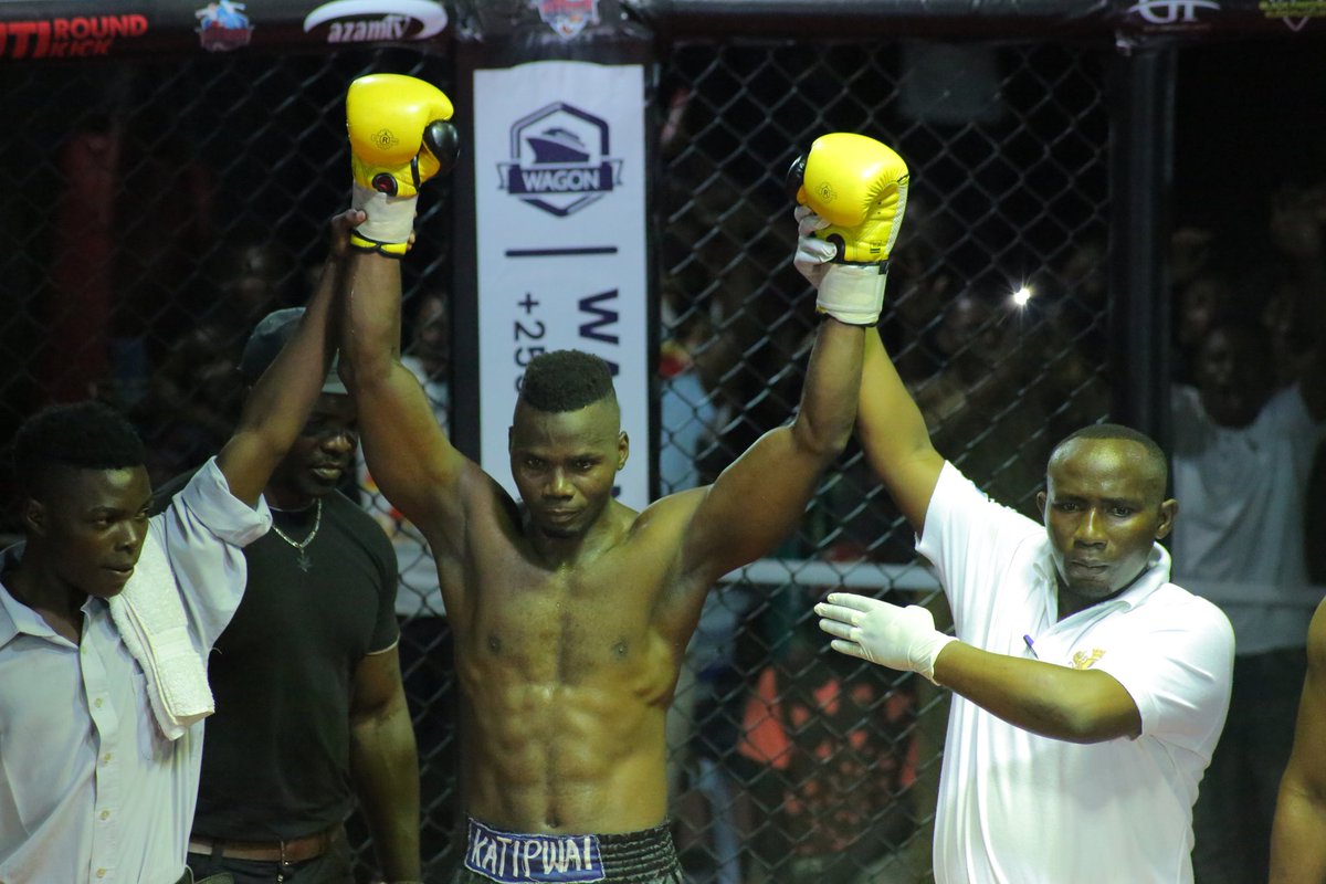azamtvtz's tweet photo. VITASA PLUS: Ni Shabani Katipwai amemkalisha Joshua Mleli kwa TKO kwenye pambano la saba usiku huu
Tuko LIVE #AzamSports2HD
#VifutiRoundKick #KickBoxingLeague2021
#AfricanFightingKing #VitasaPlus #AFKBoxingLeague https://t.co/IFoQ6GXVPW