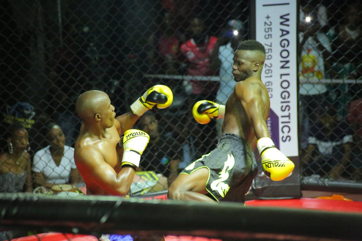 azamtvtz's tweet photo. VITASA PLUS: Ni Shabani Katipwai amemkalisha Joshua Mleli kwa TKO kwenye pambano la saba usiku huu
Tuko LIVE #AzamSports2HD
#VifutiRoundKick #KickBoxingLeague2021
#AfricanFightingKing #VitasaPlus #AFKBoxingLeague https://t.co/IFoQ6GXVPW