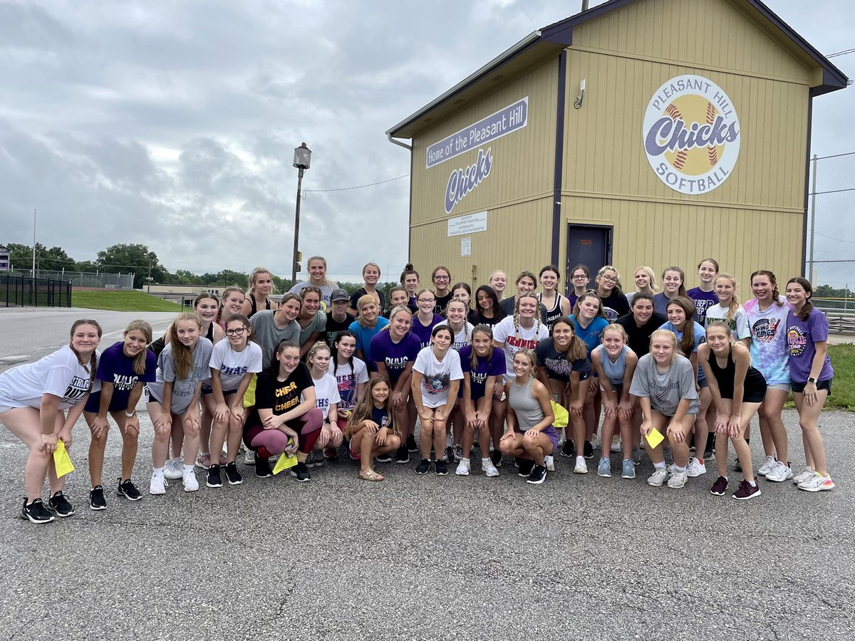 ChristyLReeves's tweet image. And the winner is…
SUPERSTARS with 150 pts!! 

Final Points were: 
Superstars-150 pts
The Chicks-137 pts
#OneSenior- 135 pts
Sharks-131 pts
Team Swag-116 pts
Cheer + Some-114 pts

Proud of all these ladies and all their hard work!! Keep pushin’!
#ChickStrong #strongertogether