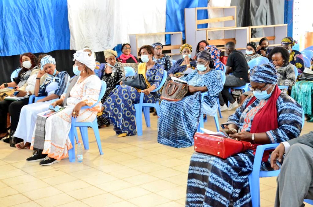 GRIF_Femmes's tweet photo. #Enimages Aicha Bah Diallo de la Fondation Mo Ibrahim et Ancienne Sous-Directrice Generale @UNESCO_fr & Saran Daraba Kaba du Conseil des Sages de la #CEDEAO & Ancienne SG de l'Union du Fleuve Mano | AG du Reseau des Femmes Africaines Ministres & Parlementaires #REFAMP -#Guinee https://t.co/p4lwbT5H9l