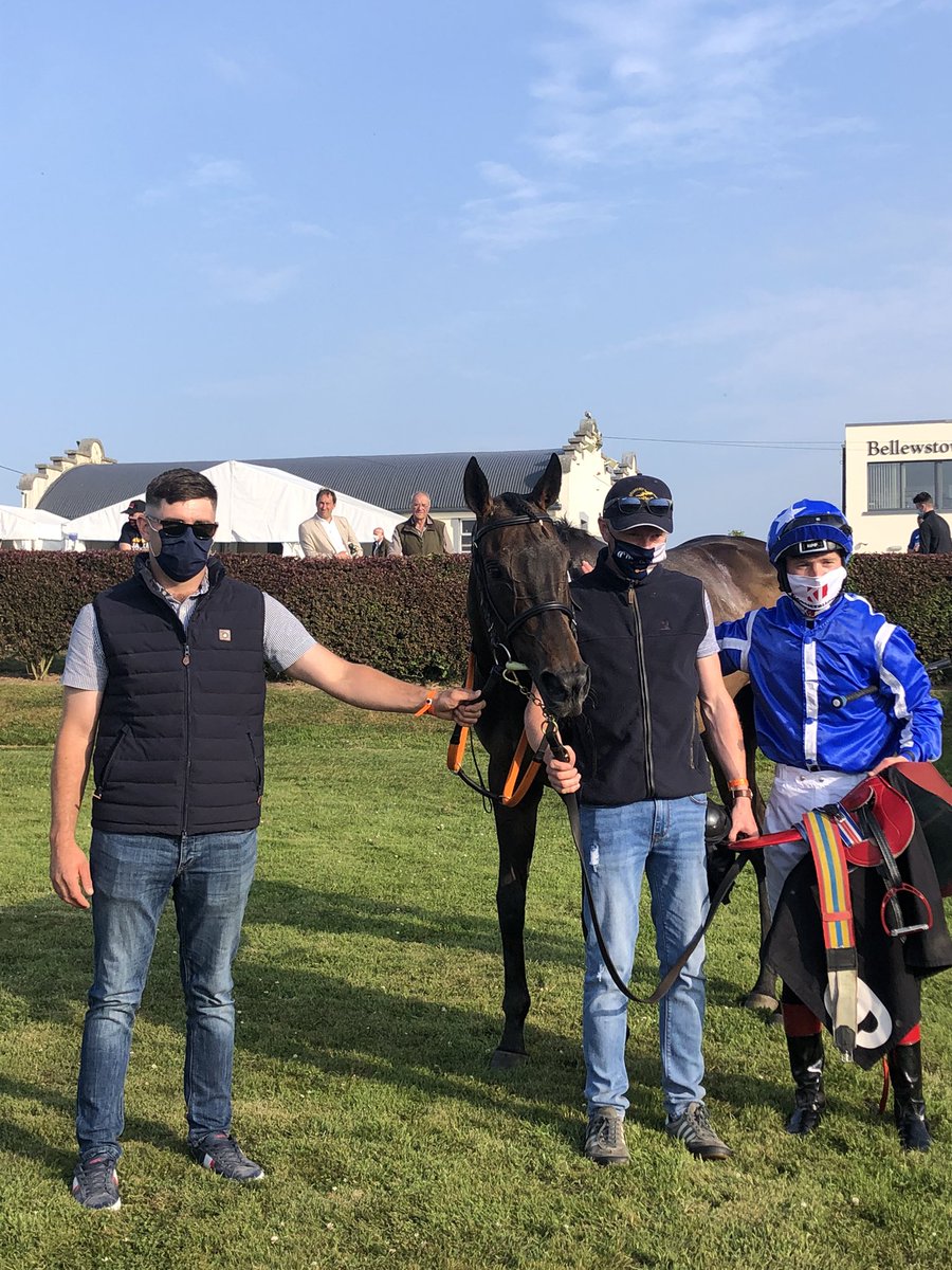 A great winner for @ctkjockey and dad Gerry as FRANNO lands the spoils in the @Awards_Gifts_ie Handicap, beating local jockey Robert Whearty on Broken Ice. A County Meath trained 1-2-3 🏆