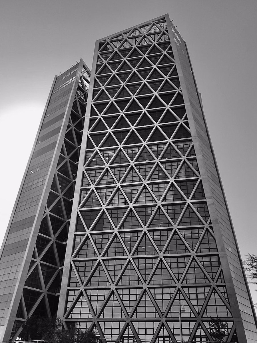 AOsenotse's tweet photo. Took time to appreciate this innovative structure..Hopefully we will get more monumental architecture in 🇧🇼 https://t.co/hyUqoNme3m