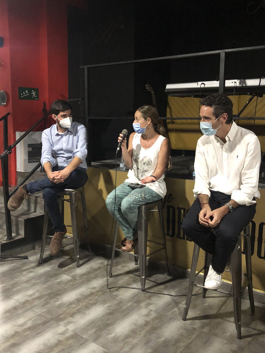 blancanicvar's tweet photo. Vuelven los @beerspolitics 🎉 hoy con @VicenteOrdaz y @JuliaRuizM analizamos si, tras una legislatura y media de #Botànic, estamos iniciando un cambio de ciclo político. Veniros! https://t.co/sNtUnbDyJ9