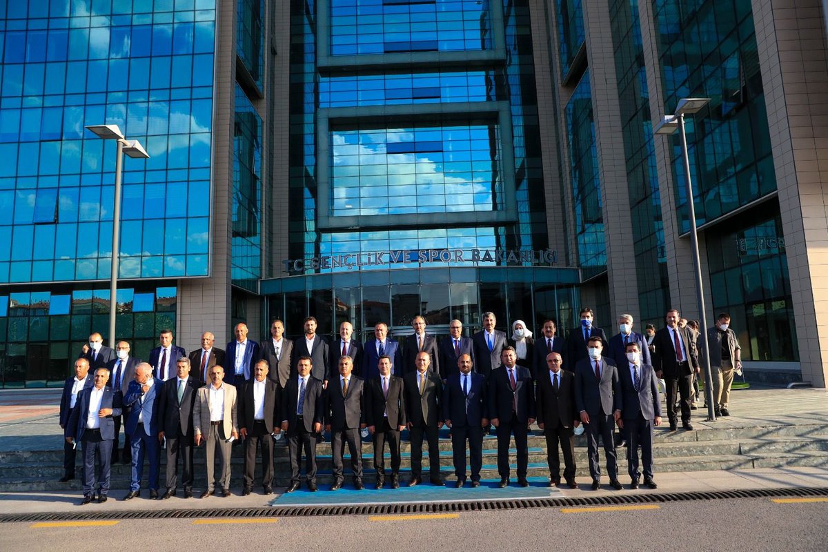 ResulBulut49's tweet photo. 📍Bugün günlerden #MUŞ

Gençliğin ağabeyi Bakanımız Sayın @kasapoglu'na minnettarız.. 

İmzalanan protokol ile Muş, İlçe ve beldelerimiz de gençlik ve spor potansiyelini taçlandıracak..

şampiyonlarımıza güç katacak, gençliğin enerjisi yükselecek.. 

#GüçlüGençlikGüçlüMuş https://t.co/aDDCPICVn8