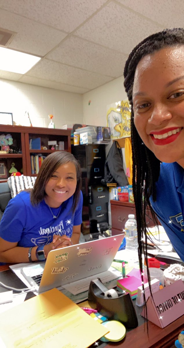 Quin_Tate's tweet photo. 🗣Small stature BIG presence💓 I’m so thanking that we were paired together @EaglesSouthwest @suptking The opportunities, the experience, the nuggets of wisdom I am FOREVER grateful🙇🏽♀️ Cleaning out my SWES office today was bittersweet #TheDrFabreFord 🦅 @FCPSchoolsTN #FellowThings https://t.co/o9Tisz893X