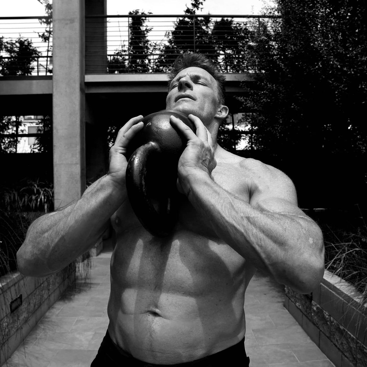 RonMathewsFit's tweet image. The successful warrior is the average man, with laser-like focus. – Bruce Lee 

Focus on the positive 
Focus on what you can control 
Focus on the small steps that lead to actual change 
Focus on building the new you 
#Focus #functionaltraining #fitover50