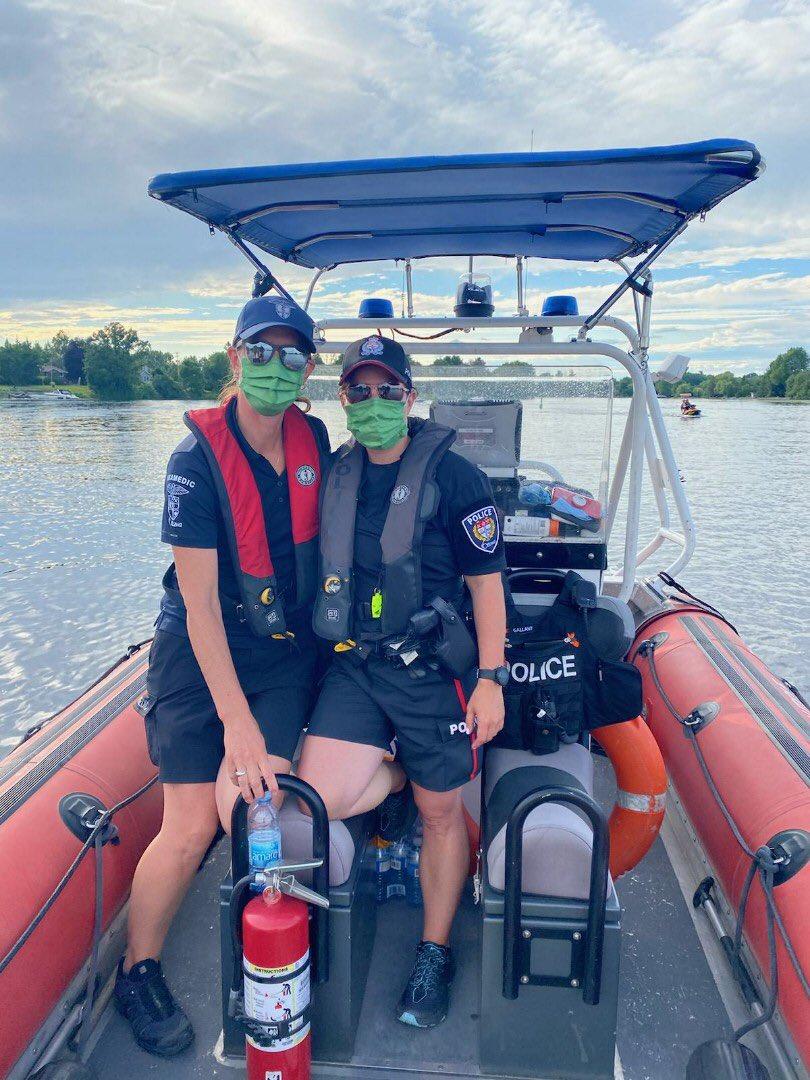 OttawaParamedic's tweet photo. Our ongoing partnership with @MDTOttawaPolice continues year round, including on this year’s #CanadaDay.
Marine Unit paramedics are  currently patrolling our waterways and able to quickly respond to emergencies. https://t.co/CrToSJ3ikb