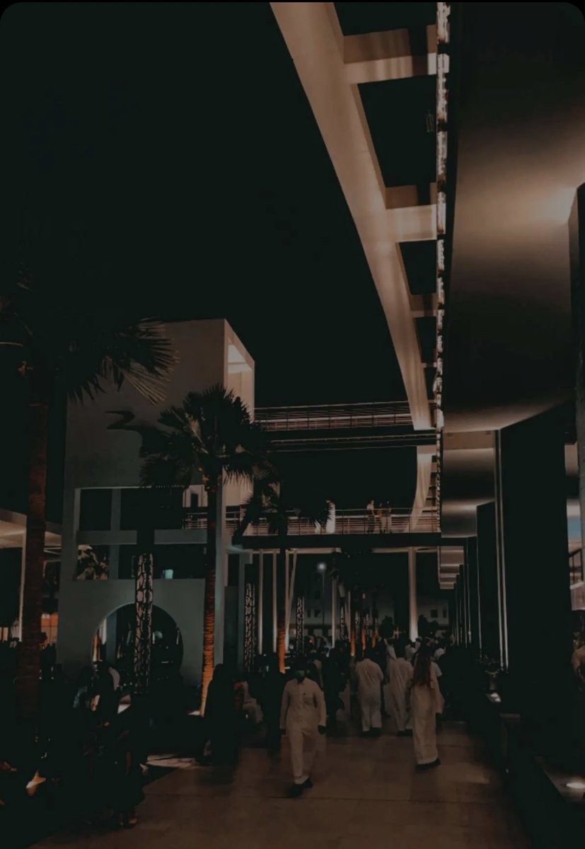 يا زين الشعور اللي يجي فيك ليا حبيت
أنا قمت أحس بطهر روحي وبـ ايماني 

وأحس أن كلش يبتسم لي ليا لديت
وأحس أن نور الصبح يطلع علشاني

سمابي هوى اللي أحبه ولا أخطيت
أنا أخطيت ما حبيت في ماضي زماني

أحبه ولا ضعفت عزومي ولا مليت
ولو ابتل على ذا الحب كان الله أحياني