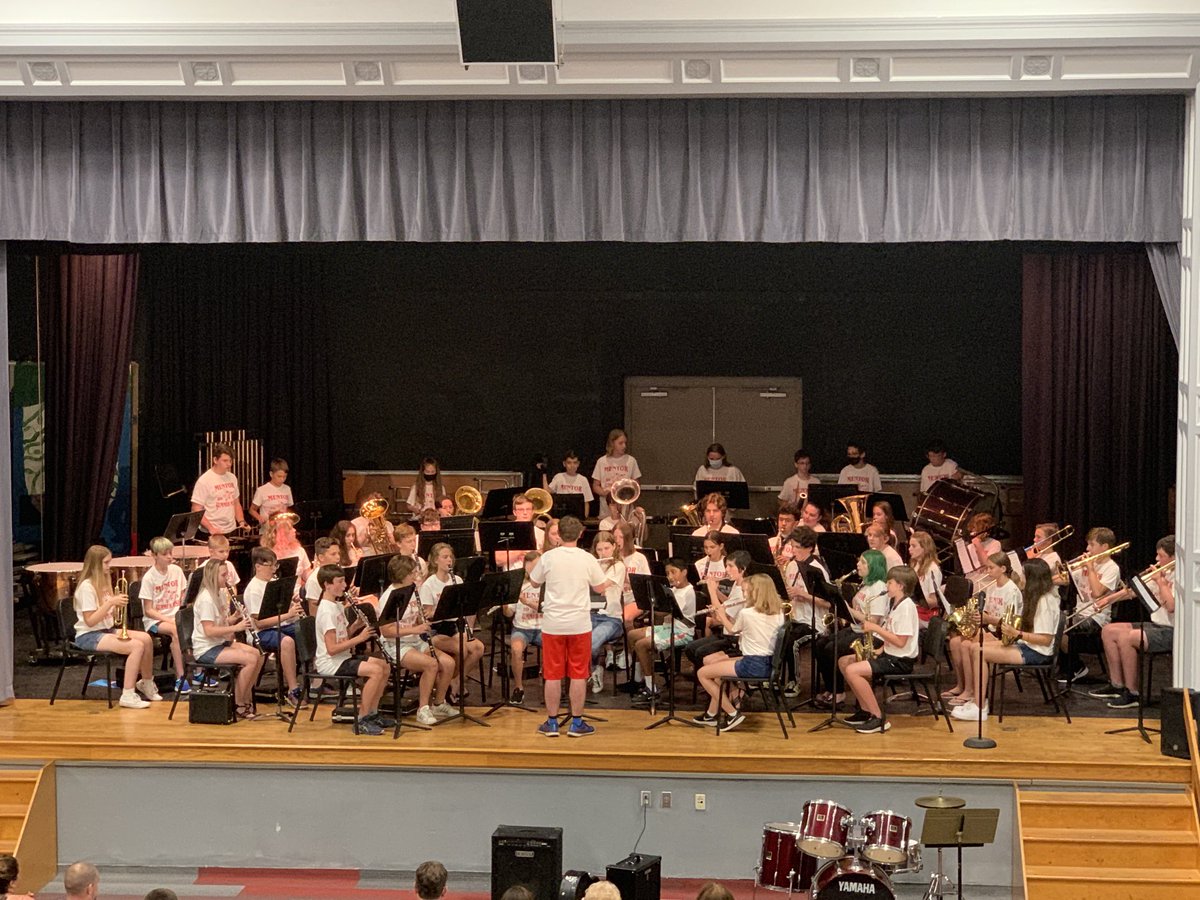 musicmentorsmhs's tweet photo. ⁦@mentorFCMB⁩ ⁦@MentorMSBands⁩ LOVE seeing the alumni and high school kids helping out our Summer Band Program! https://t.co/8GaTmqd1KH