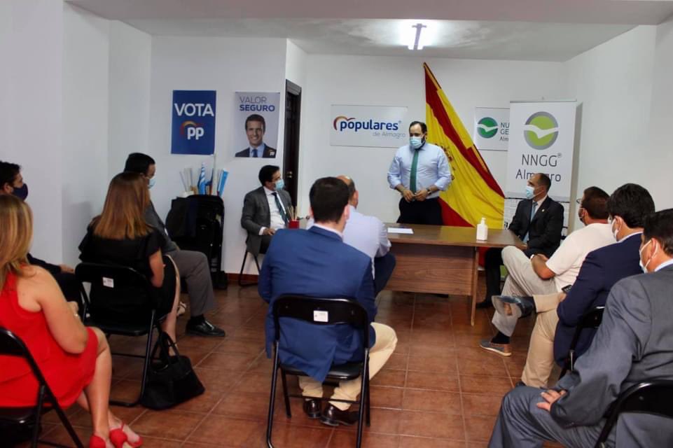 M_A_Valverde's tweet photo. 👉🏻Hoy @paconunez_  ha querido acompañar a @PPCiudadReal1 en una reunión con alcaldes y portavoces de la comarca del Campo de Cva en la sede de @PPopularAlmagro https://t.co/TuKT8lJoPV