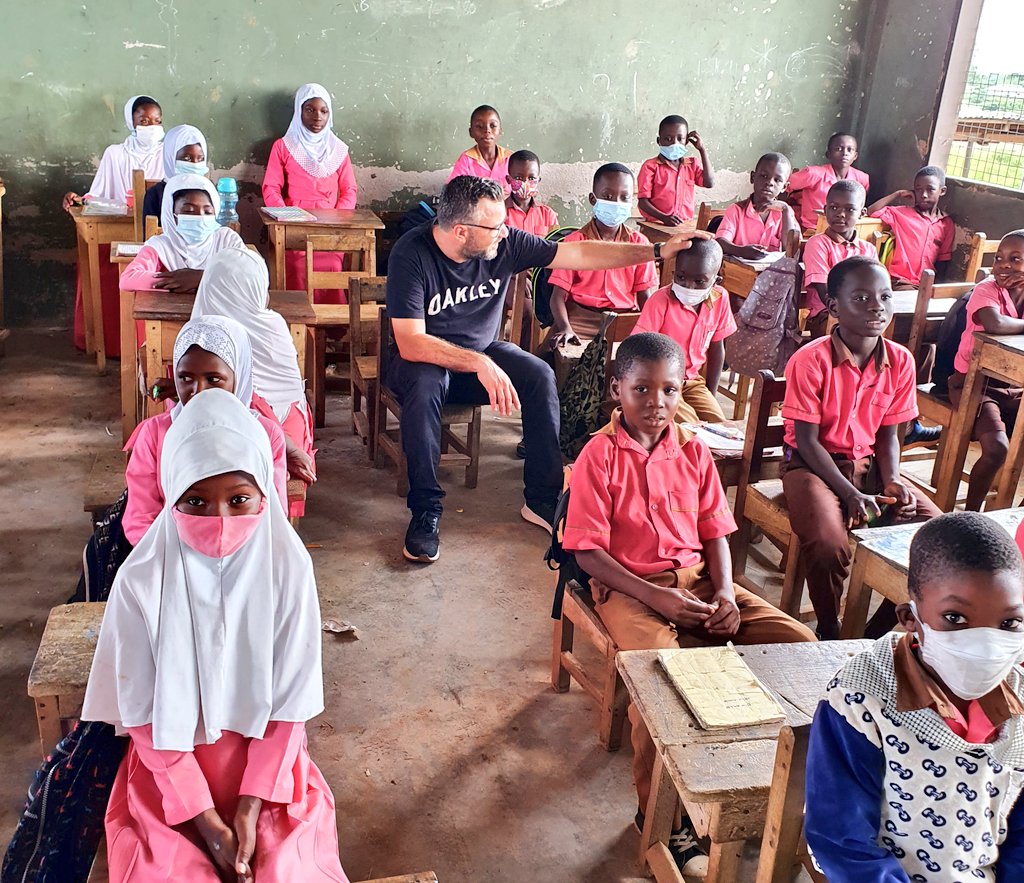 #AfricanHistoryClass #kumasi 
العلم يبني بيوتا لا عماد لها .. والجهل يهدم بيت العز والكرم