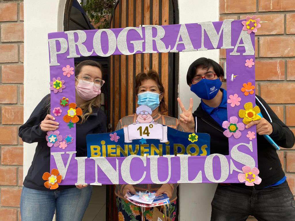 NeilCastillo18's tweet image. ✅PROGRAMA VÍNCULOS !!! 
Por protocolos no pudimos juntarnos como siempre, pero se VISITÓ A 92 Mayores. Se entregó la GUÍA DE BENEFICIOS DEL ESTADO y un KIT DE ESTIMULACIÓN COGNITIVA
Como @SENAMAGOB se agradece @MuniArica
#AdultoMayor 
#EnvejecimientoActivo