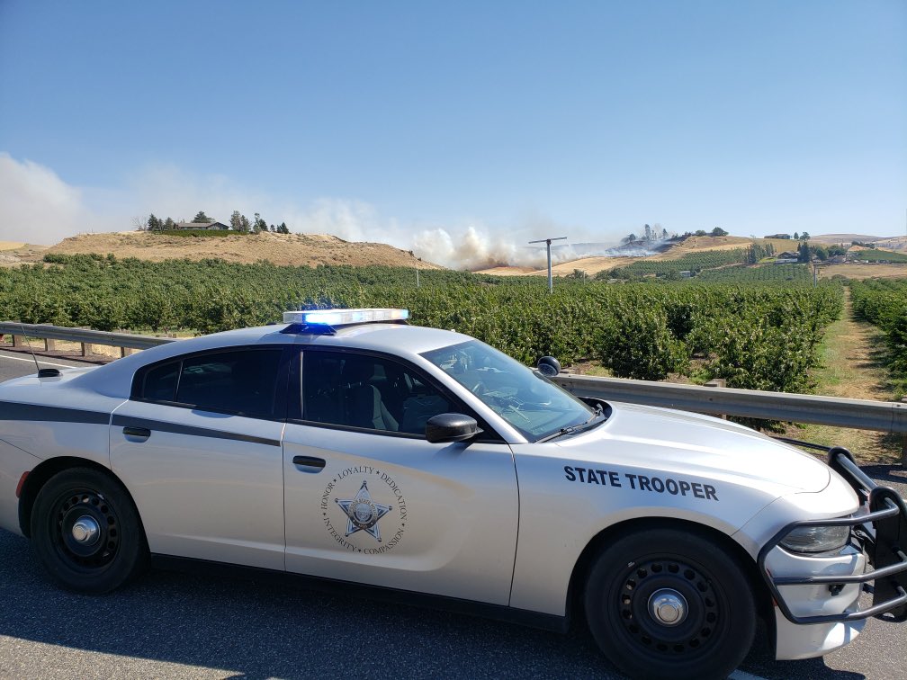 ORStatePolice's tweet photo. ***Traffic Alert 
Large fire near HWY 197 MP 2 headed towards HWY. @OregonDOT &amp; Troopers on scene. Avoid the area.  

Check https://t.co/8nwsNJjLbg for traffic updates. https://t.co/OiUSkM2DEO