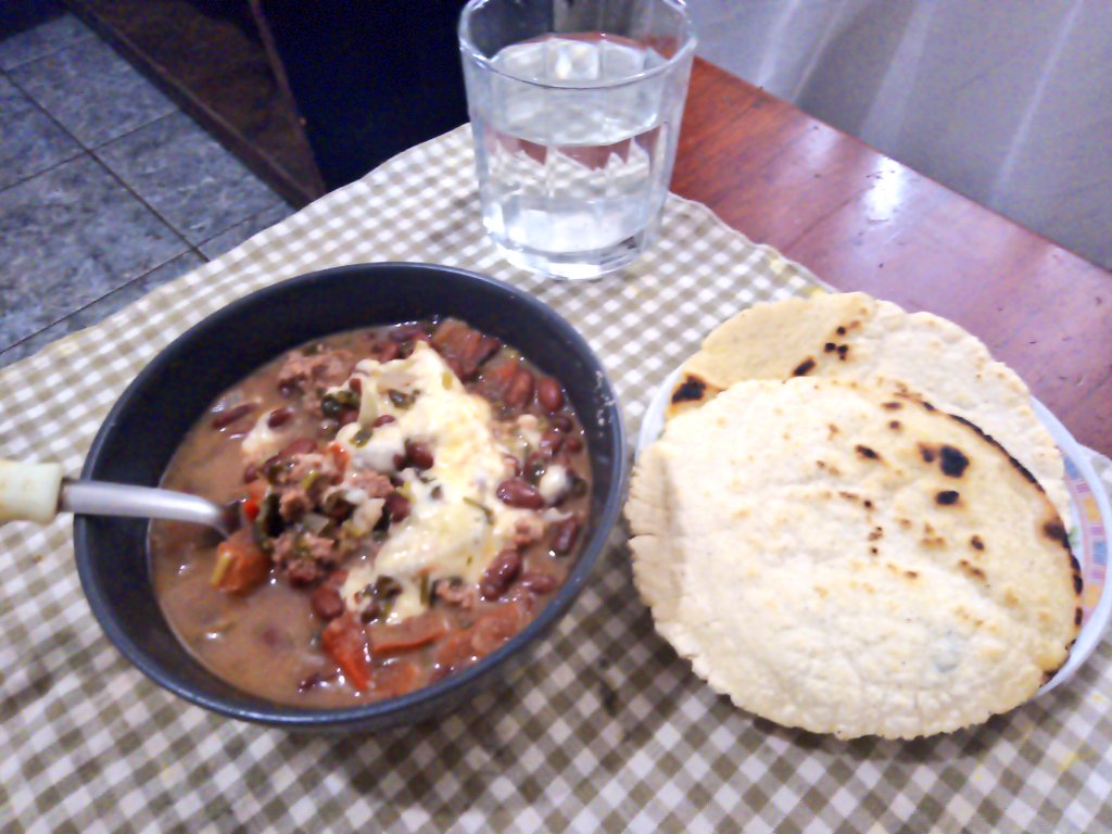 anderelcane's tweet photo. Uds no se casan conmigo por que no han probado mis frijolitos charros con tortillitas caseras y harto chile y por qué ya el sábado conozco a mi #toxicrush 🥰 🐊🤣 el daño 🤦♀️ https://t.co/K9hg39bnc6