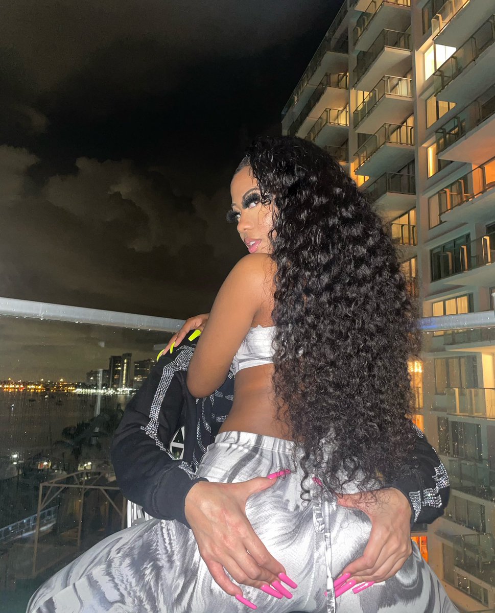 llnoodleD's tweet image. Went on vacation and left as a girlfriend 🥰