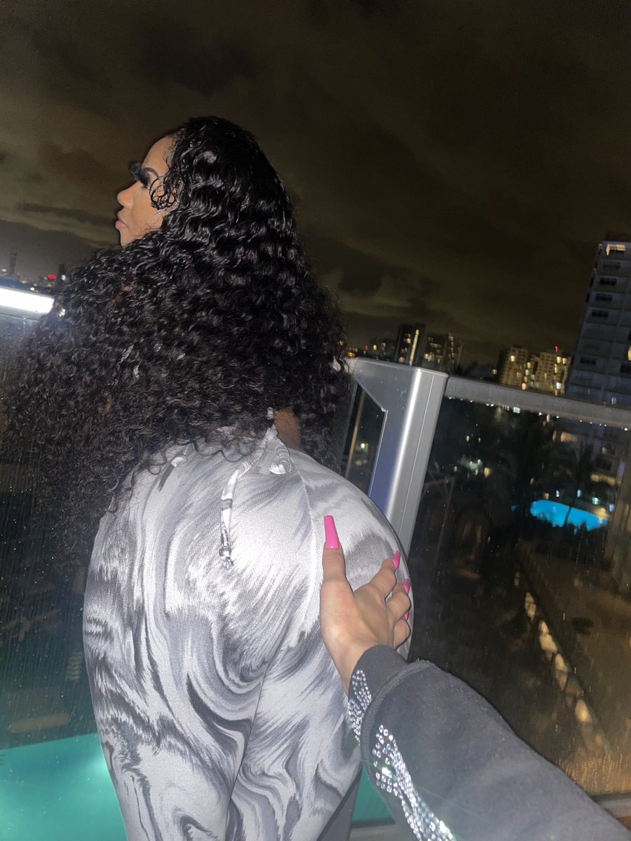 llnoodleD's tweet image. Went on vacation and left as a girlfriend 🥰