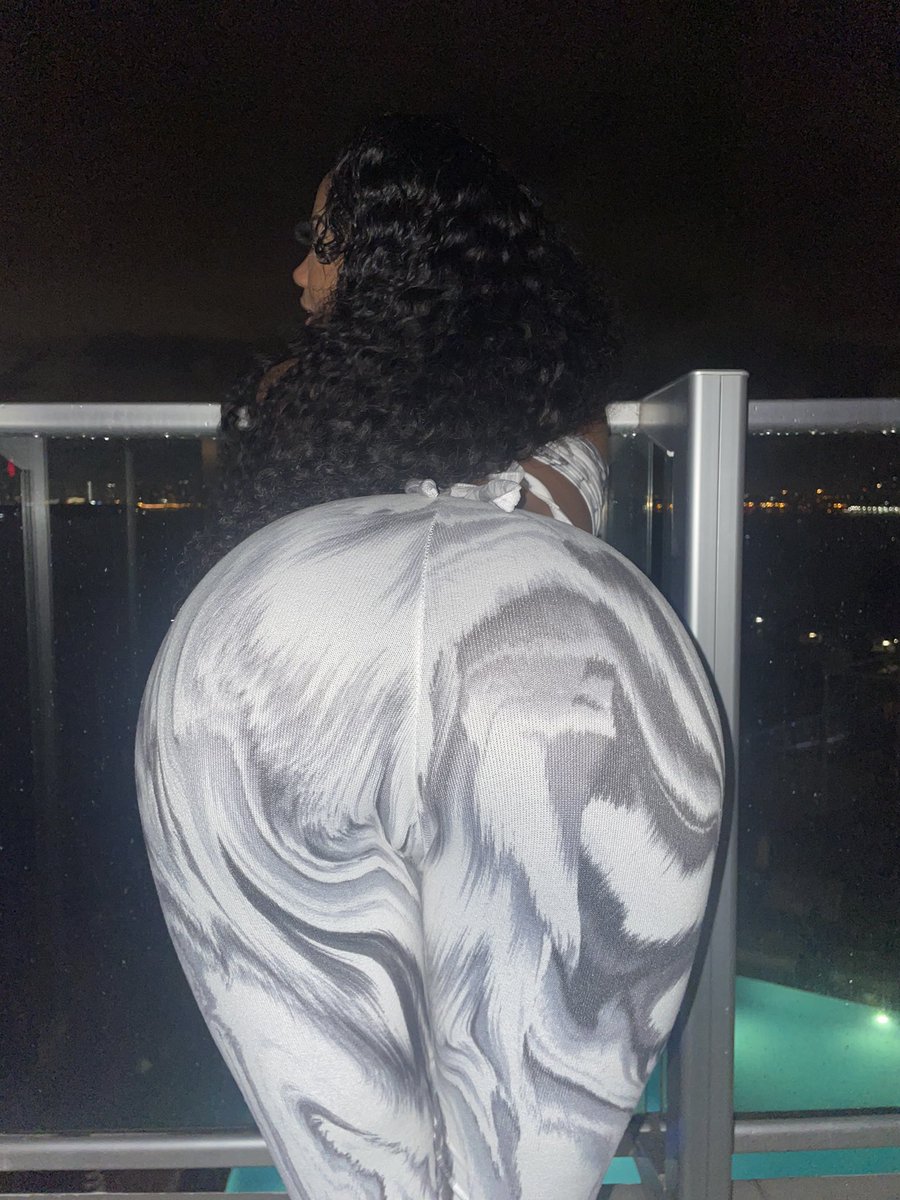 llnoodleD's tweet image. Went on vacation and left as a girlfriend 🥰