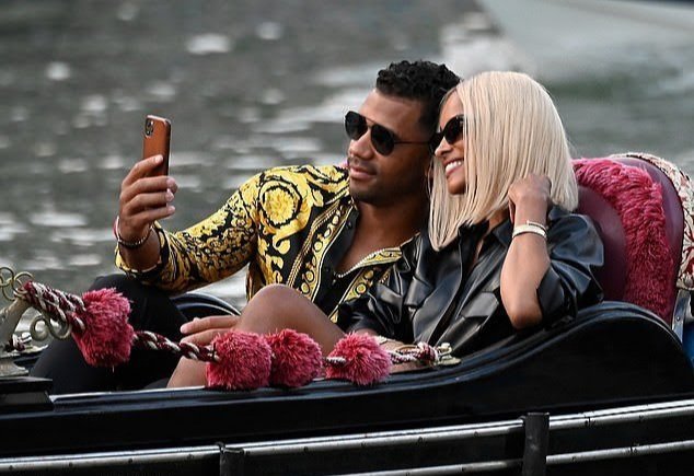 thewilsonsdaily's tweet photo. Ciara &amp; Russell in Venice, Italy https://t.co/H6hzm374jl