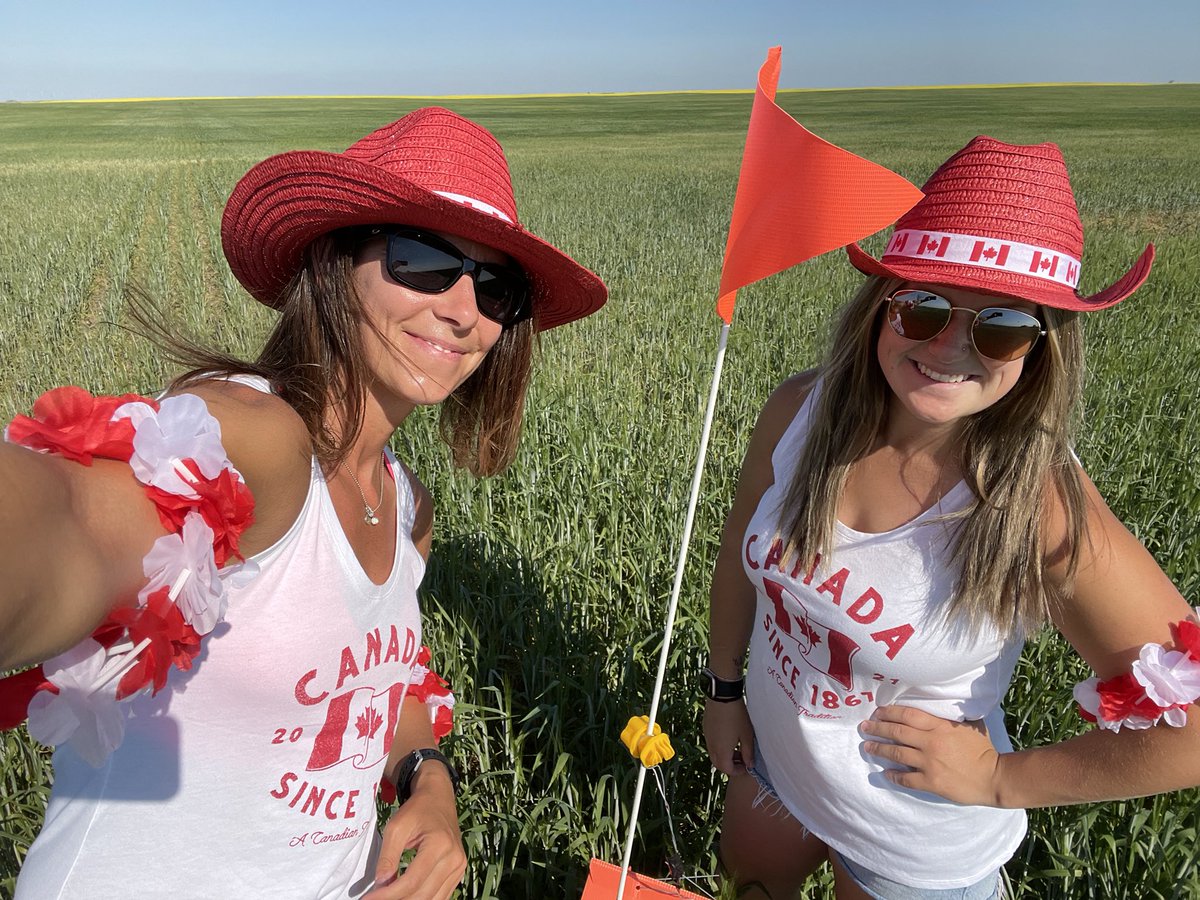 Happy #CanadaDay <a href="/SeCanLauren/">Lauren Wensley🌾</a> #midgebusters are hard at work!