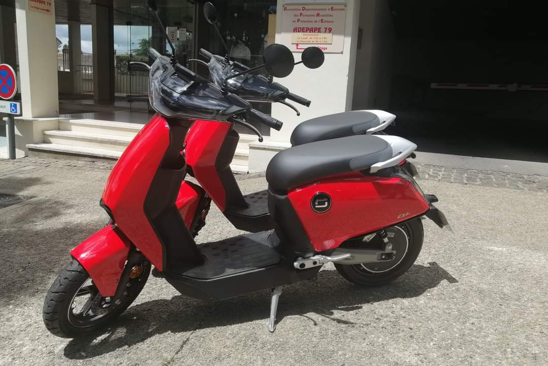 AngliqueJOLY3's tweet photo. Notre projet mobilité se concrétise avec l'arrivée de deux scooters électriques. Ils seront destinés à tous les jeunes de l'Aide Sociale à l'Enfance des Deux-Sèvres. L'objectif est de lever les freins de la mobilité et de favoriser l' insertion professionnelle. @adepape79 https://t.co/6q5iCr2CE9