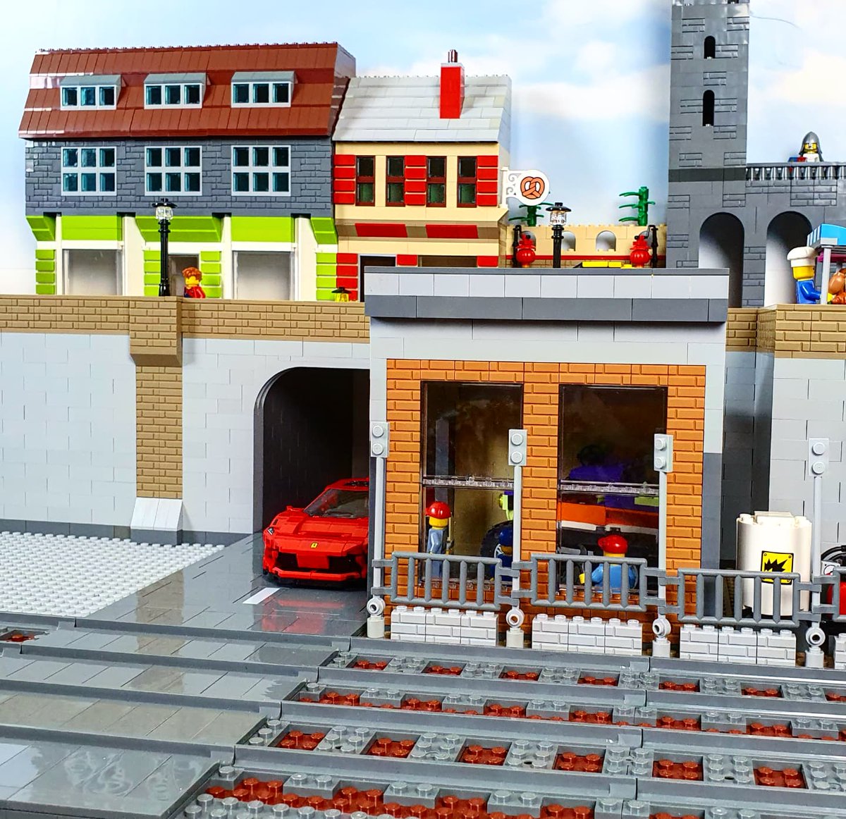 CreativeBrickB's tweet photo. Full video on YouTube - link in bio. New moc buildings in the LEGO City. One new shop is unoccupied though - what sort of shop should it be?

#lego #legocity #legomoc #moc #legobuild #legocitymoc #legolayout #legobrick #legobricks #legoset #legocreator https://t.co/dInwUVqJIF