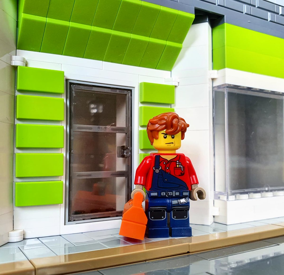 CreativeBrickB's tweet photo. Full video on YouTube - link in bio. New moc buildings in the LEGO City. One new shop is unoccupied though - what sort of shop should it be?

#lego #legocity #legomoc #moc #legobuild #legocitymoc #legolayout #legobrick #legobricks #legoset #legocreator https://t.co/dInwUVqJIF