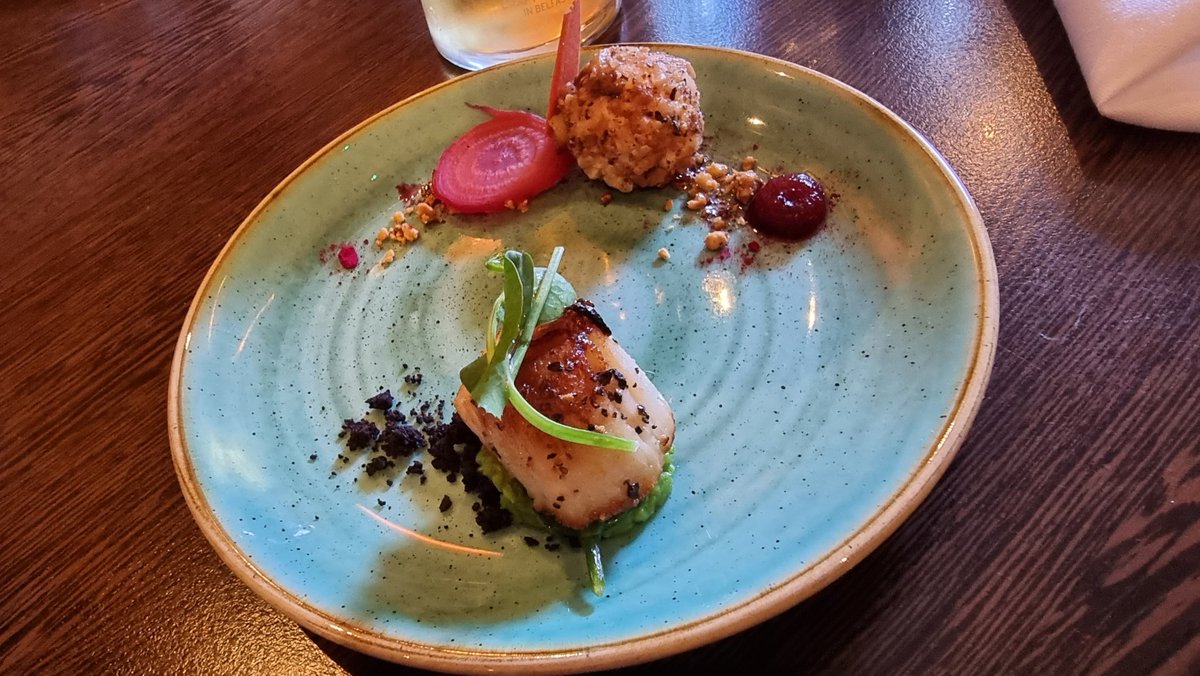 RyanMcAleerbiz's tweet photo. Maybe one of Belfast's best kept secrets: The Malone. Congrats to @garethmacklin and team on their new look hotel. Superb menu. https://t.co/QewmpdHkcl