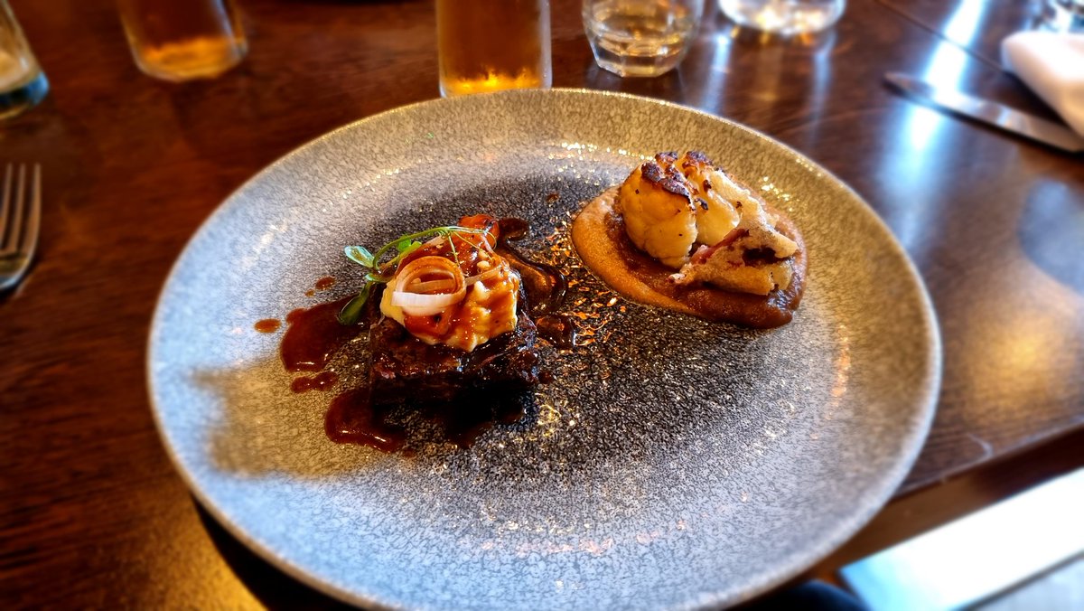 RyanMcAleerbiz's tweet photo. Maybe one of Belfast's best kept secrets: The Malone. Congrats to @garethmacklin and team on their new look hotel. Superb menu. https://t.co/QewmpdHkcl