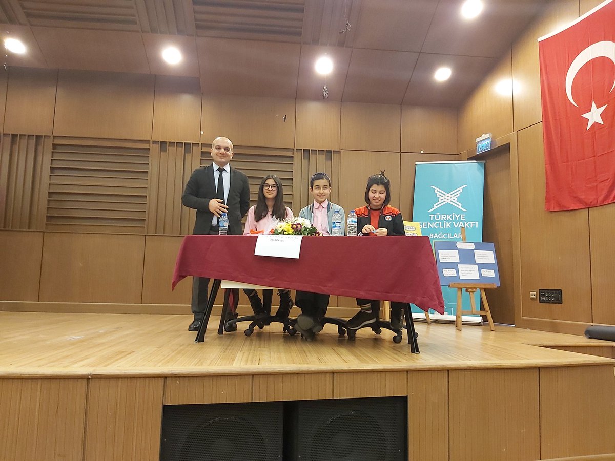 Ebru20252127's tweet photo. Ardında ufacık kötü bir his bırakmadan yaşamak herkesin harcı olmasa gerek. 3 yılımızın sevgi,saygı ve aile ortamında geçmesinde büyük emeği olan kıymetli müdürümüz. İyi ki beraber çalıştık. İyi ki eğitimde sizin gibi bir değere sahibiz. 😇
Hoşça kalın
@FuatBulutu 
@dr_fevziye https://t.co/eEuv0Oraog