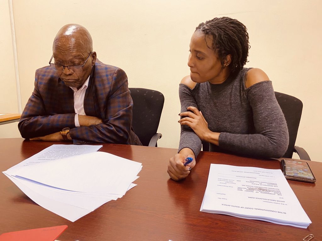 DZumaSambudla's tweet image. Working Late With @PresJGZuma Seriously Studying The Documents