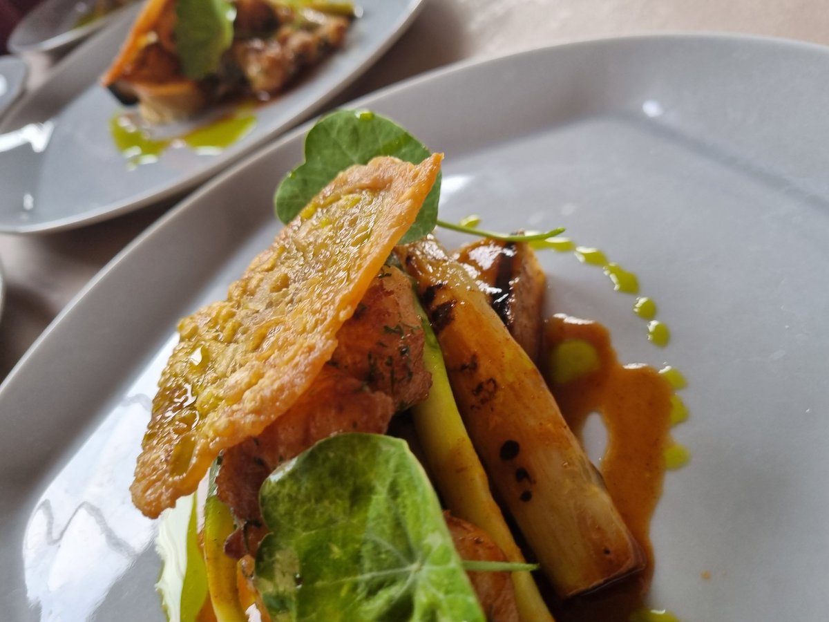 NigelLees2's tweet photo. Retirement dinner main course: pan roasted cod cheeks with celeriac fondant,  king oyster mushroom  asparagus, artichoke, crispy chicken skin and chicken jus. @CityofLdnSchool @LandaVaida @HolroydHowe @DanielCollier84 @melrahaman @mikecheftaylor @rebeccasenior77 @DamianBlake4 https://t.co/1RLG6596d4
