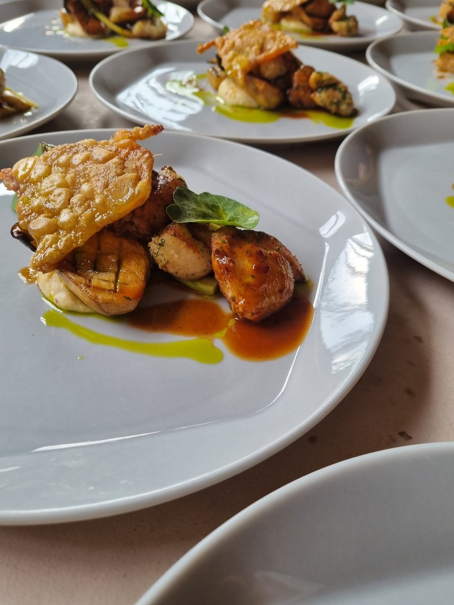 NigelLees2's tweet photo. Retirement dinner main course: pan roasted cod cheeks with celeriac fondant,  king oyster mushroom  asparagus, artichoke, crispy chicken skin and chicken jus. @CityofLdnSchool @LandaVaida @HolroydHowe @DanielCollier84 @melrahaman @mikecheftaylor @rebeccasenior77 @DamianBlake4 https://t.co/1RLG6596d4