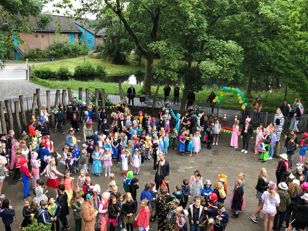 De leerlingen van <a href="/JohannesSKOP/">Johannesschool</a> vieren drie dagen feest: de school bestaat 50 jaar! De Pijnackerse kunstenaars van K.A.K (Kunst Van Alle Kanten) nemen ons mee in dans, muziek, beeldende vorming en fotografie. Genieten!