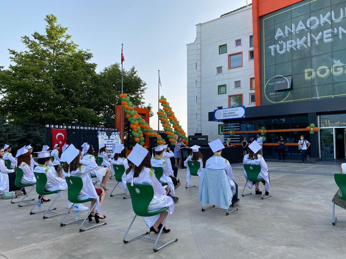 DogaatMBA's tweet photo. Mezun olmak yeni başlangıcı beraberinde getirir🎓Öğrencilerimizi tebrik ediyor, başarılarının devamını diliyoruz🐝🧡💚 @alideniz_itu @serozeren @duyguozkankilic @aligundogdu44 @uygur_alper @FilizYl50773054 @SultanGrgn @Canansokeli @BycekmeceDoga @enversahin82 @DogaOkullari https://t.co/yZXTlShjuV