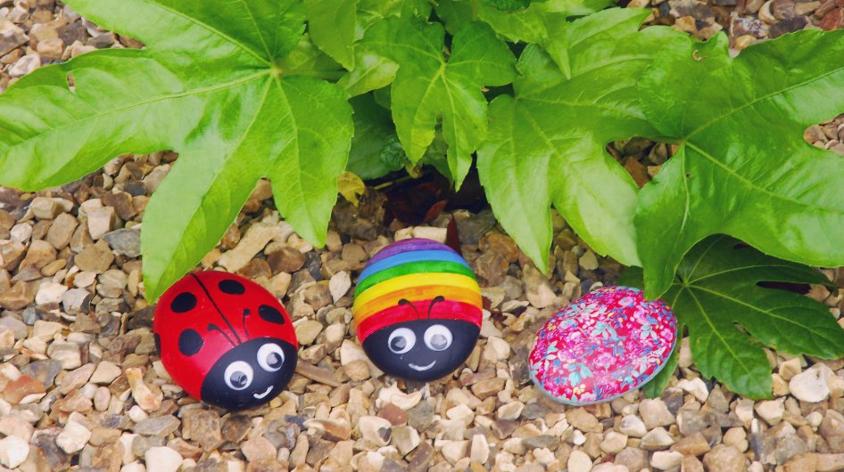 MerakiArtSchool's tweet photo. Rocking their way to #Guildfest
Children from 5 years+ will be guided in the creation of a unique hand decorated pebble that can be used as a paperweight, token of kindness, or decoration in the garden. Taking your design and painting skills to the rooftop at @GuildhallShops https://t.co/ZN2gaame6U
